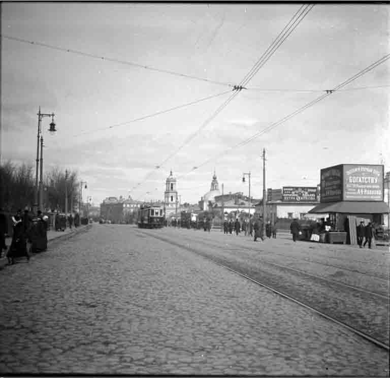 "Букашка" на Земляном валу. 1914 год.
