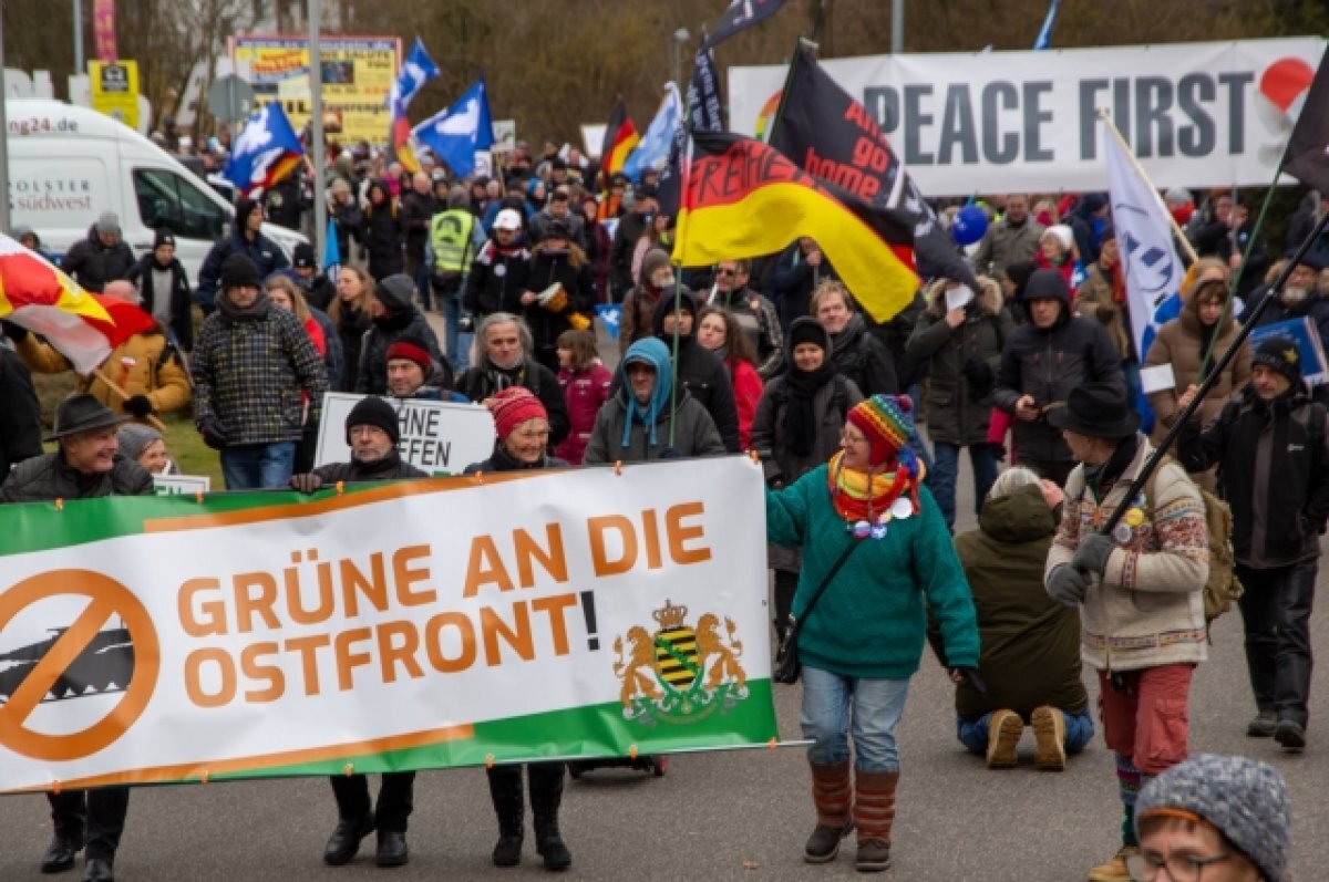    В Германии более 2 тыс. протестующих потребовали закрыть авиабазу Рамштайн