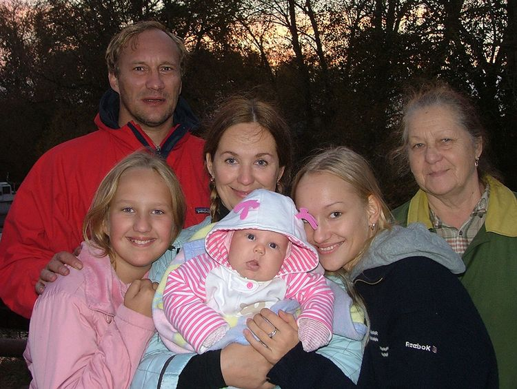 Евгений Сидихин с семьей