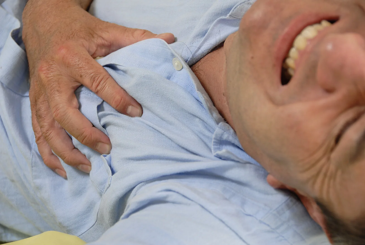 Пациент умирает что делать. Пациент с инсультом. Паллиативная помощь онкологическим больным. Лежачие больные после инсульта. Смерть женщины в больнице.