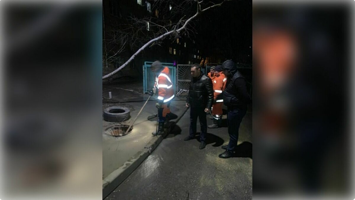     В Ростове ведутся работы по устранению аварии на канализационном коллекторе в Октябрьском районе, сообщили в администрации города.