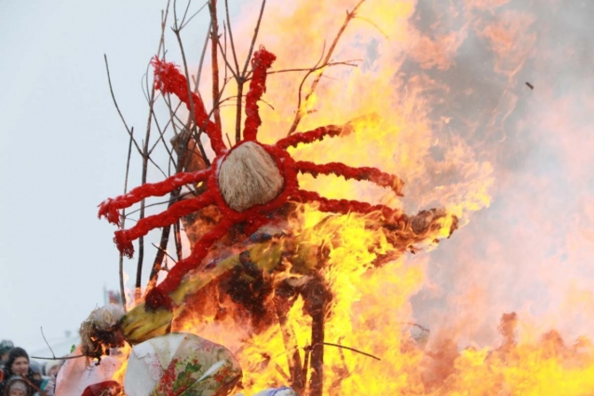    Сжигание чучела стало заключительным действом фестиваля.