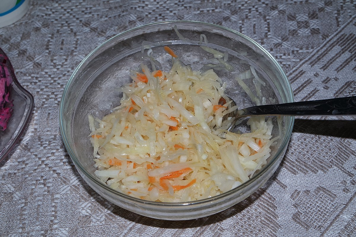 Когда квасить капусту в марте. Квашеная капуста рассол. Рассол от квашеной капусты. Квашеная капуста океан. Квашеная капуста в больницах