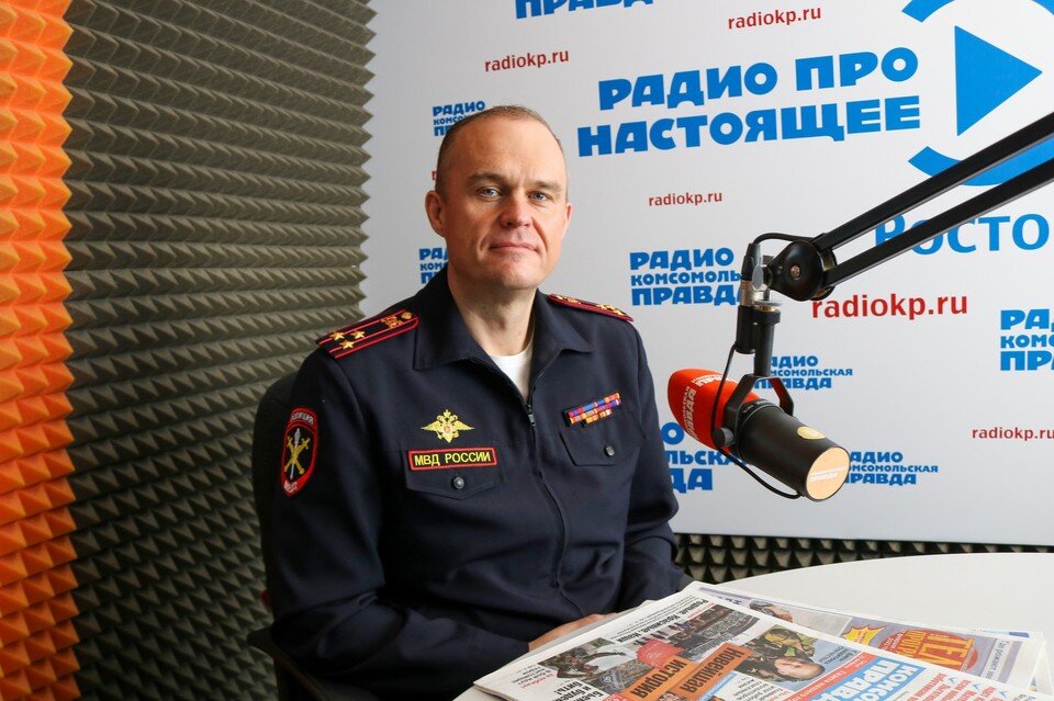     Начальник управления МВД России по Ростову-на-Дону, полковник полиции Сергей Шпак стал гостем студии радио «КП-Ростов». Фото: ЗАХАРЧЕНКО Наталья.