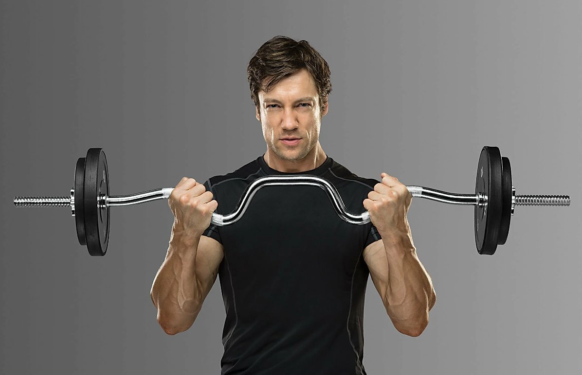 Накаченный бицепс. Бицепса 4. Упражнения на бицепс и трицепс. Бицепс фото. Бицепс в тренажерном зале.