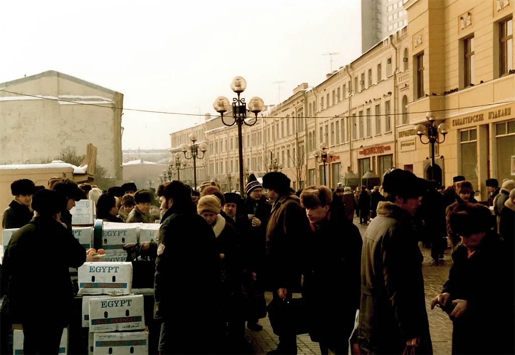 Зона перестройки. Москва Арбат 1989 год. Москва 1988. Москва Арбат 1986. Арбат 1980-90.