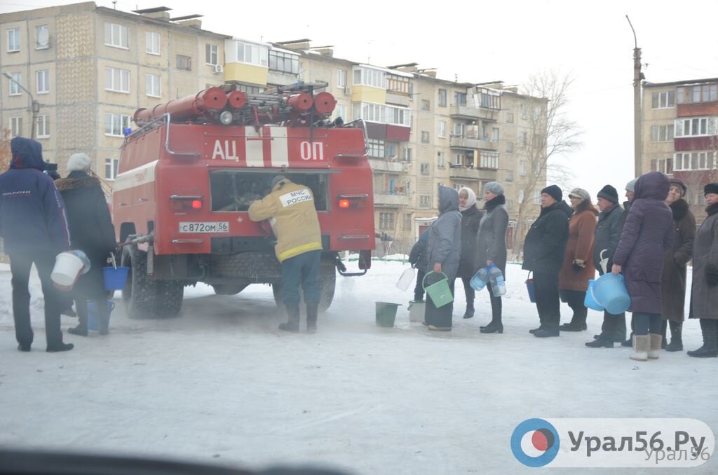 Когда дадут воду в городе орске. Авария водопровода Оренбург. Карьер Орск на ОЗТП. Новосибирская 28 Орск. Орск ОЗТП фото.