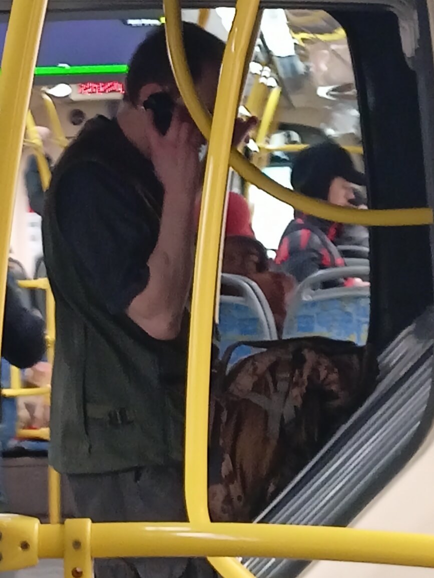 Вот он красавчик, у меня значит ляхи замерзли, а он замечательно себя чувствует в футболке.