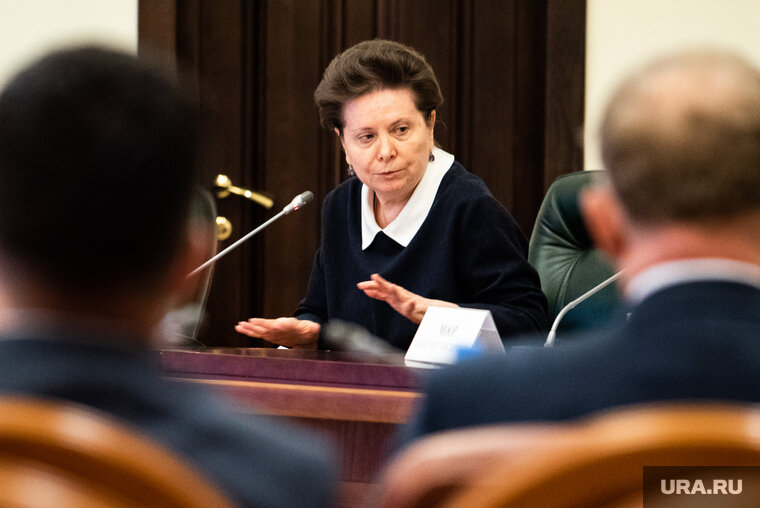    Губернатор ХМАО Наталья Комарова потребовала решить вопрос с расселением в Нижневартовске