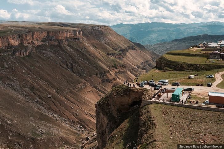 Хунзах - село в Дагестане на краю ущелья Пульс Дзен