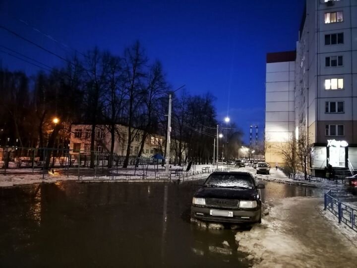 Альфа сервис ледовая ул 5 фото Автомобили попали в ледяной плен посреди улицы в Воронеже МОЁ! Online. Воронеж Д