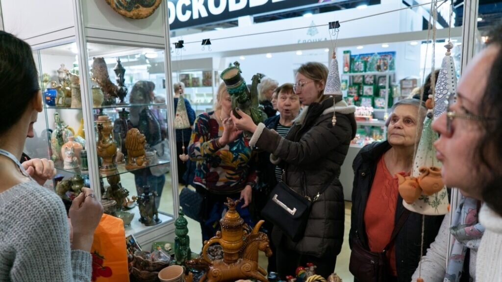 Выставка ремесел. Московские ярмарки. Ярмарка ремесел в москве. Ремесленная выставка. Ремесленная выставка.