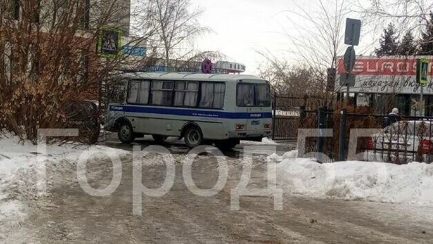     Подростков сразу же задержали ОМОновцы.