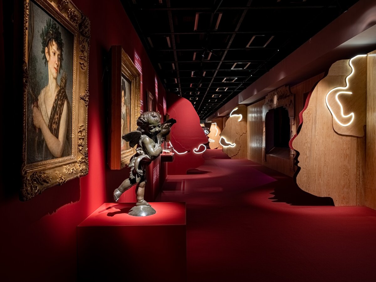 Экспозиция 1 этажа. Фото взято отсюда: https://vk.com/manegepetersburg