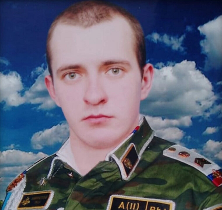    Александру было 33 года