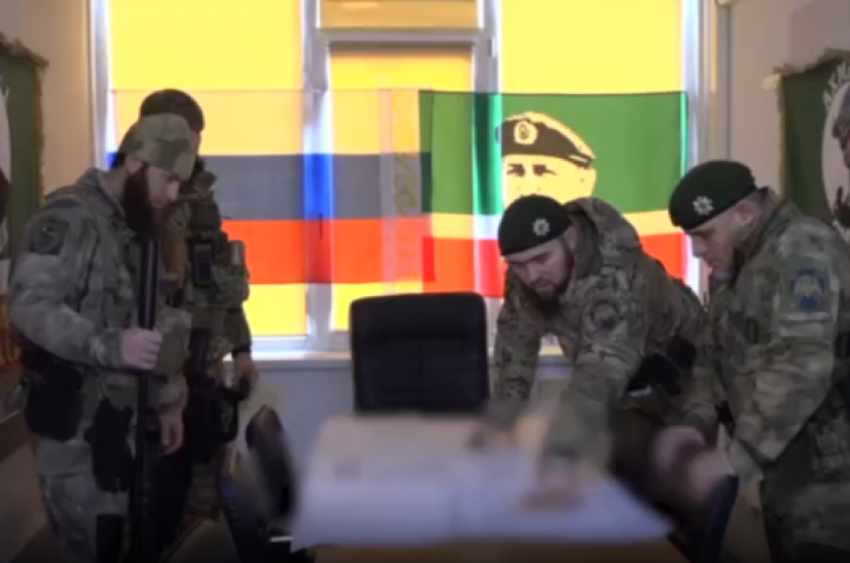    Бойцы подразделения чеченского ОМОНа «Ахмат-1» ловят диверсантов в зоне СВО