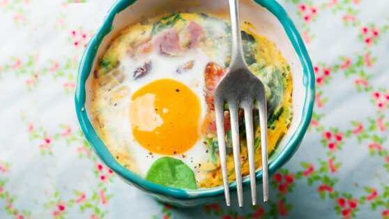    30 минут на кухне: быстрая яичница капрезе в микроволновке Ирина Петрова