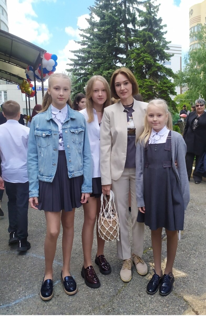 С моими кошечками на 1 сентября.