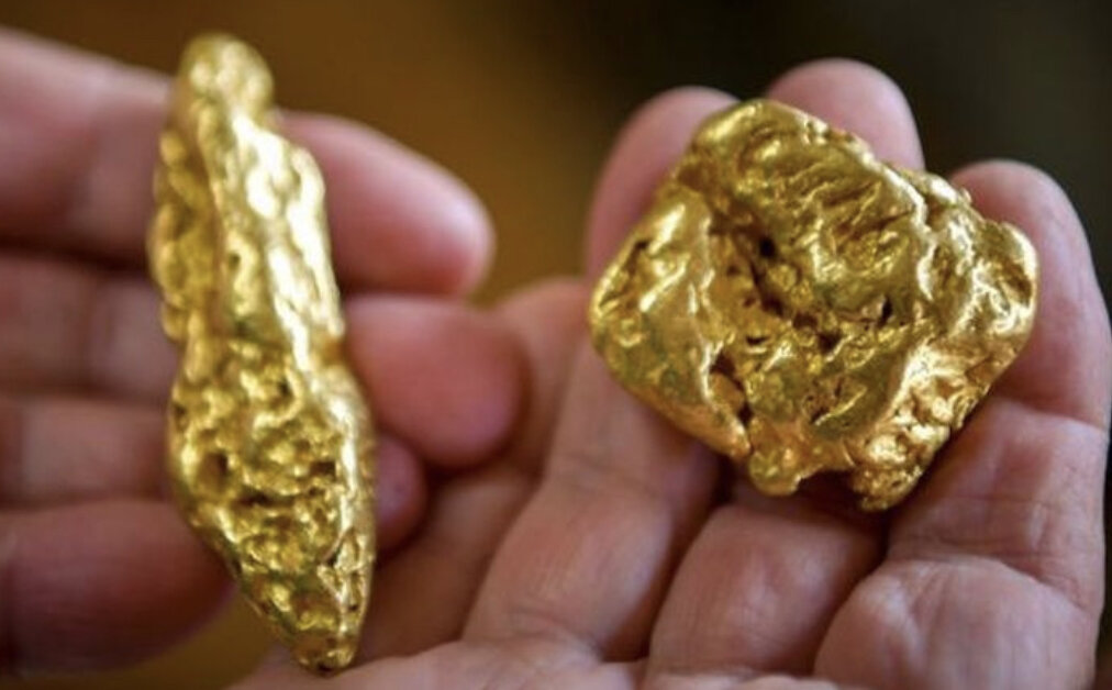 природные самородки золота.