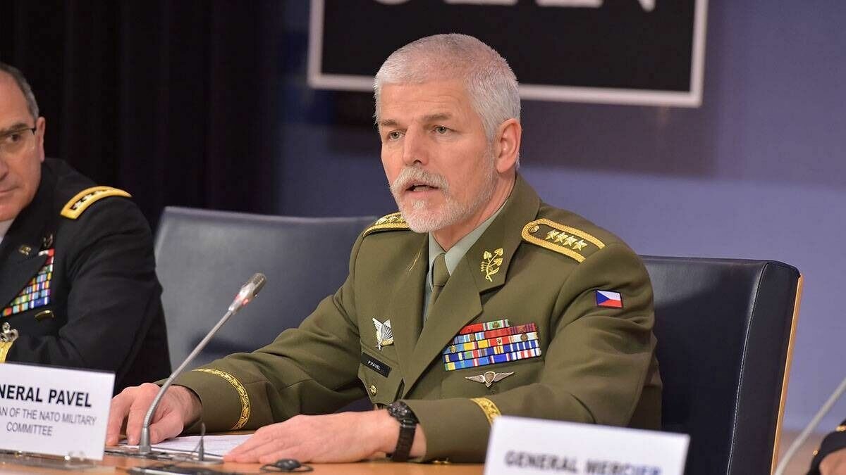     Избранный президентом Чехии экс-глава военного комитета НАТО генерал Петр Павел (на фото) выступил за ограничение правления главы государства одним пятилетним сроком.
