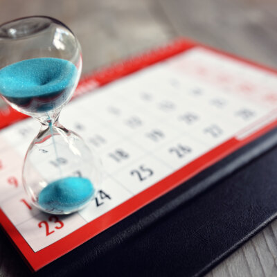    Hour glass on calendar concept for time slipping away for important appointment date, schedule and deadline Валерий