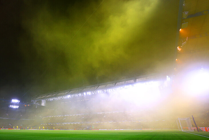 Футбольное поле Stamford Bridge