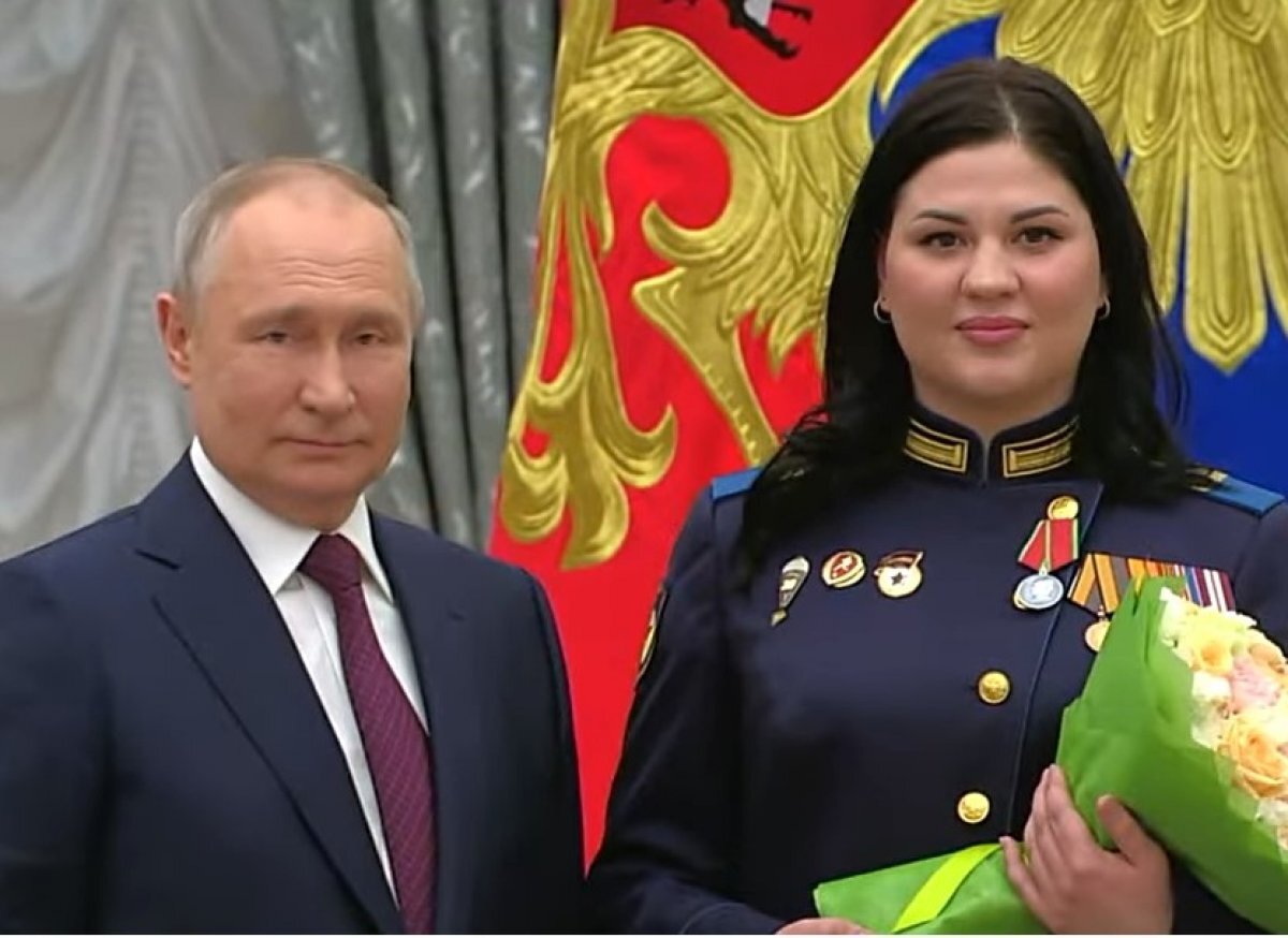   Владимир Путин наградил медалью Суворова медсестру Кристину Ким из Тулы