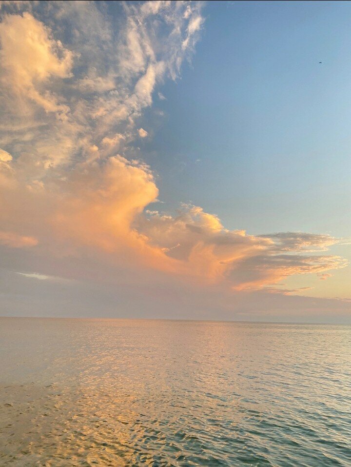 Смотрим в дальнюю даль и пытаемся понять, успокоилось ли уже наше сердце или ждет...