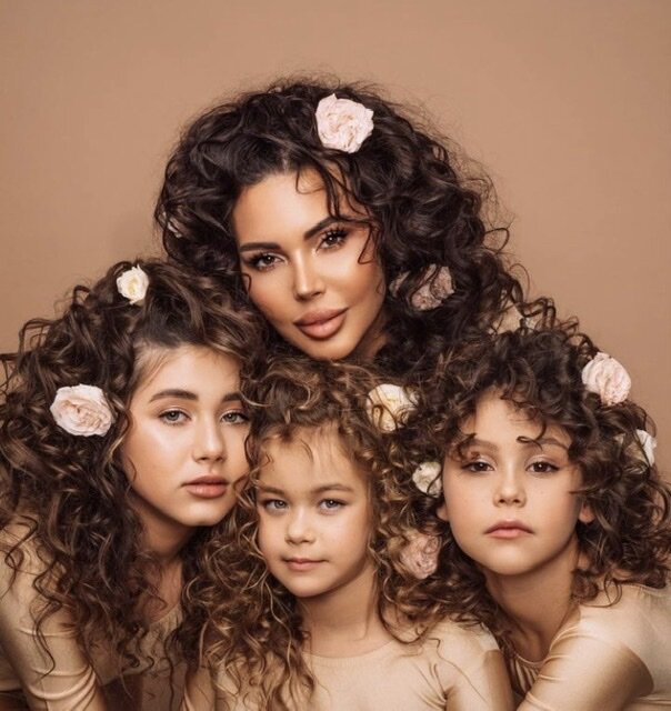 Оксана Самойлова и ее дочери