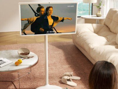    Гигантский планшет Xiaodu на подставке с колёсами оценён в $720