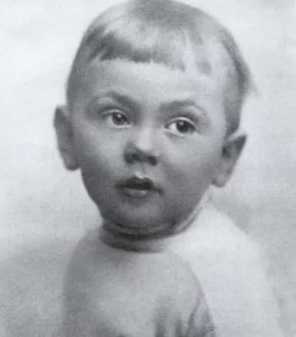 Сергей Михалков в детстве. Фото: uznayvse.ru