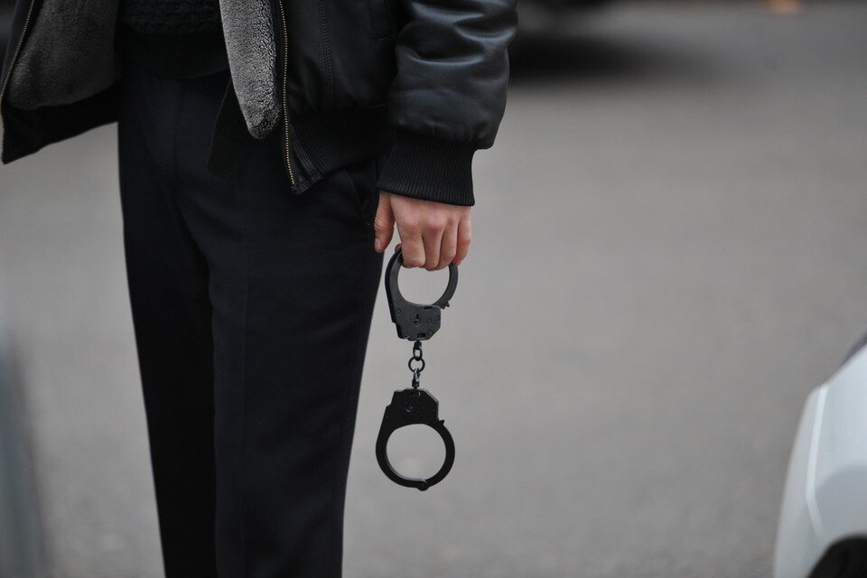     Спасатели освободили новосибирца от наручников. Иван ВИСЛОВ