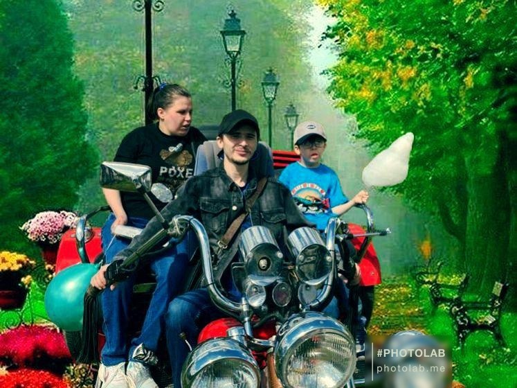 На фотографии семья автора