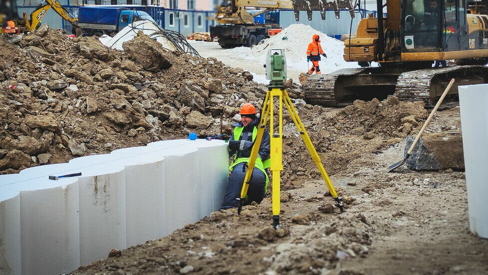     В Лермонтове начался судебный процесс между мэрией и прокуратурой из-за скандального строительства многоэтажки на месте старой бани, сообщает корреспондент NewsTracker.