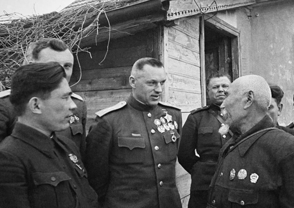 Командовал 2. Рокоссовский 1943. Рокоссовский 1941. Рокоссовский Константин Константинович 1941. Маршал Рокоссовский на фронте.