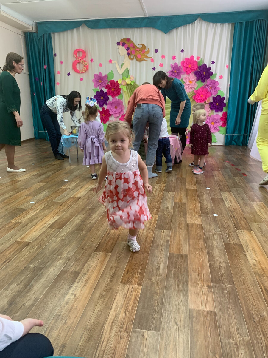 Бежит к мамульке☺️