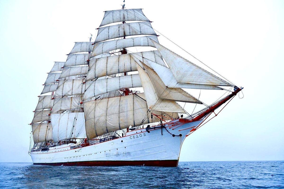 Четырехмачтовый барк "Седов". Занесен в книгу рекордов Гиннесса.