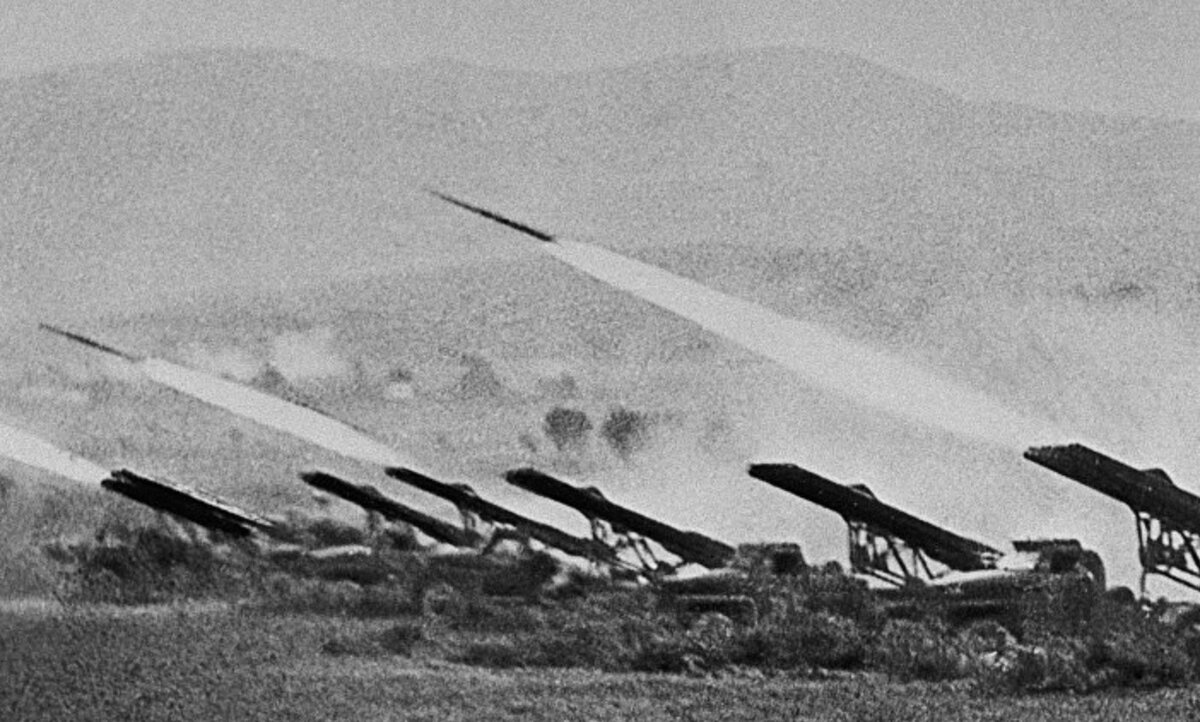Советские реактивные системы залпового огня Катюша 1942 г. Источник РИА Новости Георгий Зельма