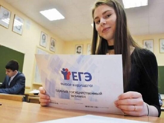     Больше тысячи выпускников Хабаровска приняли участие в пробном ЕГЭ. ФОТО: мэрия Хабаровска