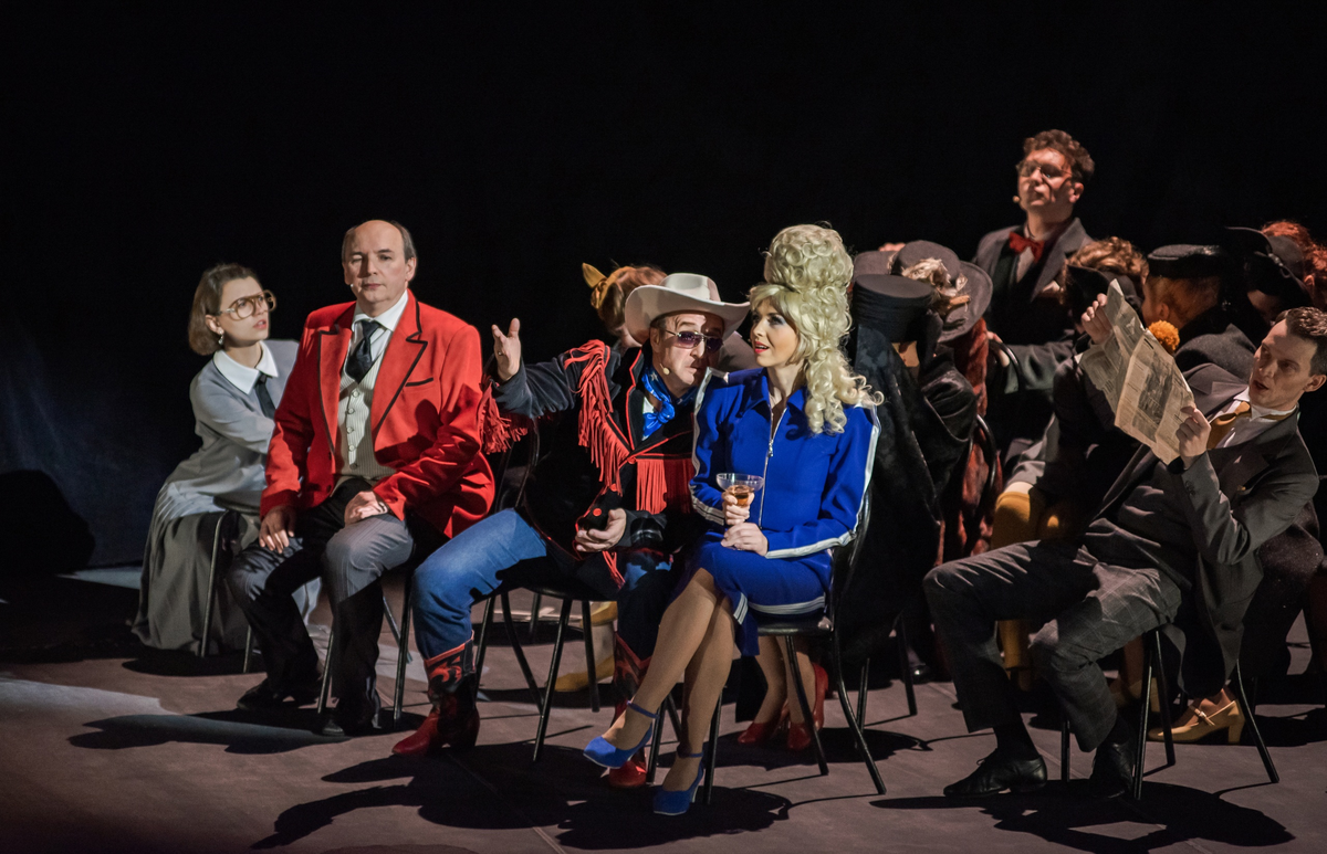  Александр Хвостенко (Председатель аукциона), Олег Брылёв (Мистер Отис), Татьяна Павлова (Миссис Отис)