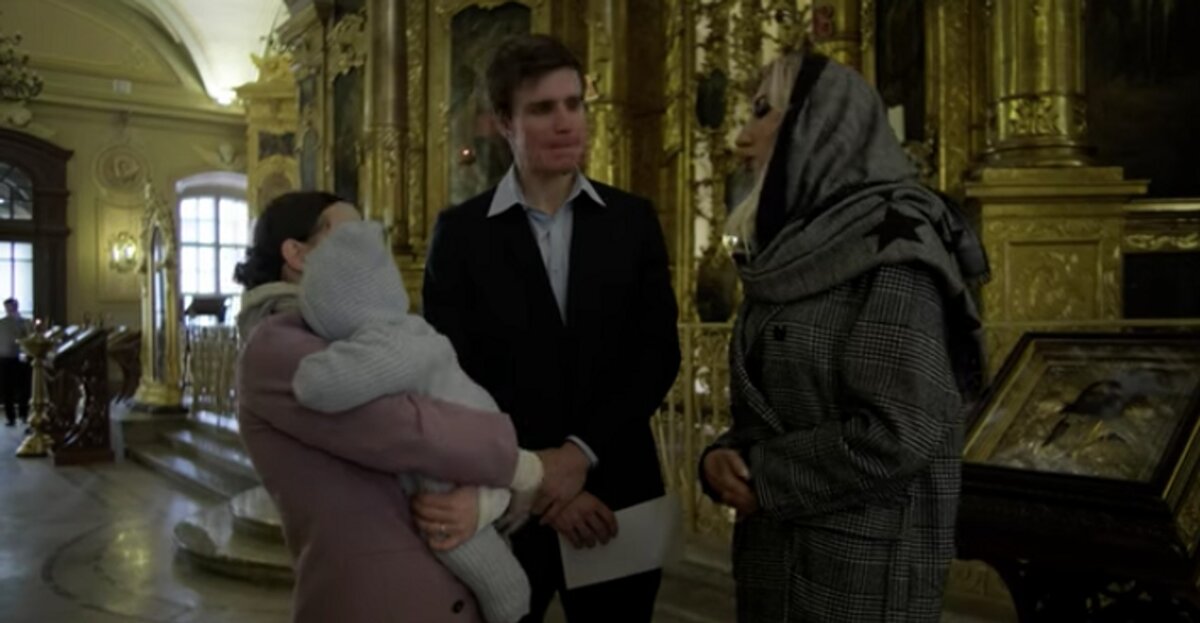    Аделина Сотникова с сыном, мужем Дмитрием и автором YouTube-канала «Татарка-ФМ»