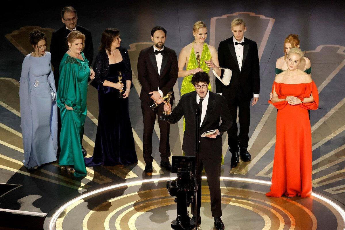 Фесь мир с нами! Фсё прогрессивное человечество...