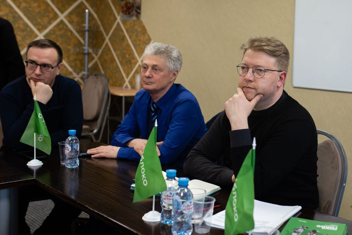 Председатель партии Яблоко - Николай Рыбаков (справа). Фото: Яблоко Чувашии