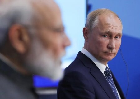    Красные флажки против красных линий