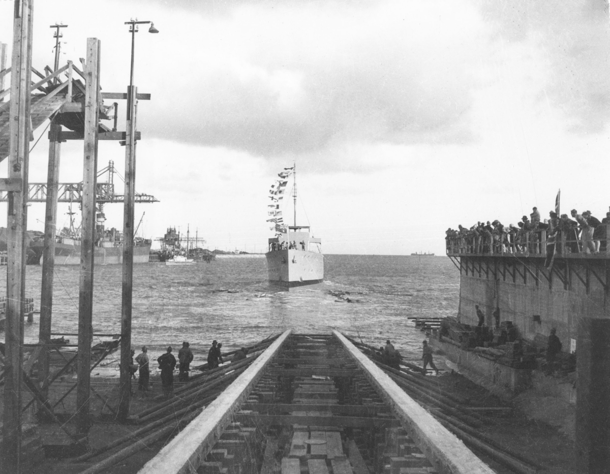 Спуск HMAS Pirie в Уайалле, 3 декабря 1941 г