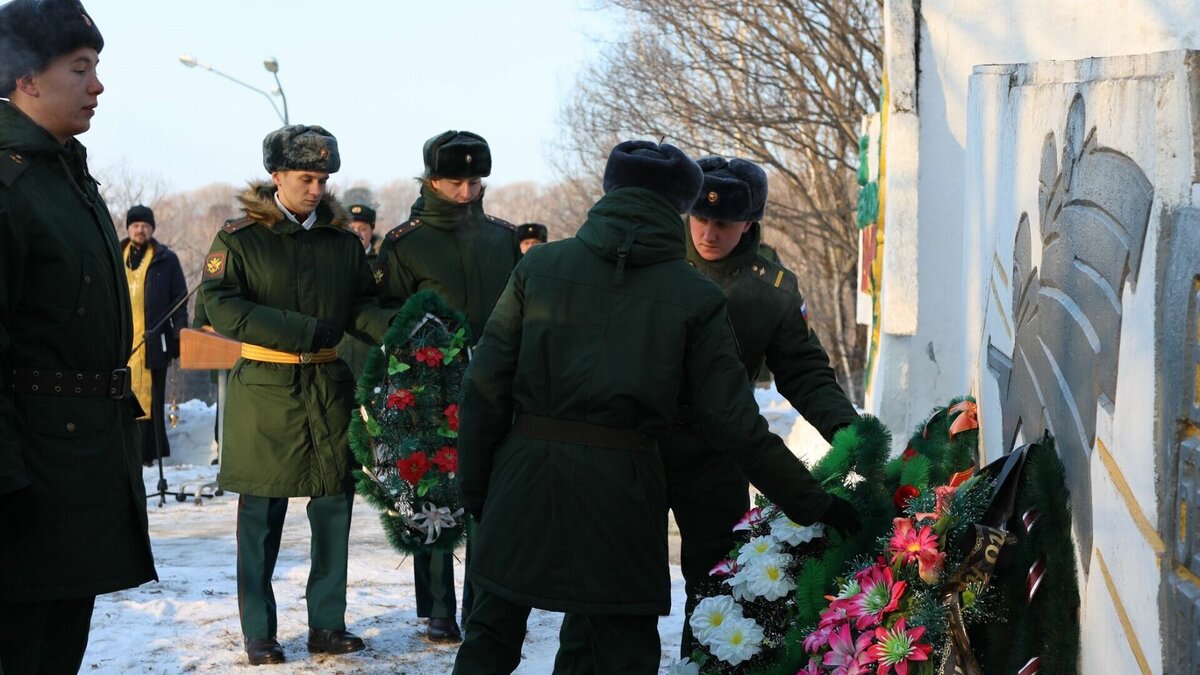     Торжественное собрание, посвященное 65-летию воинской части 12 Главного управления в Хабаровском районе и празднованию Дня защитника Отечества состоялось в муниципалитете.