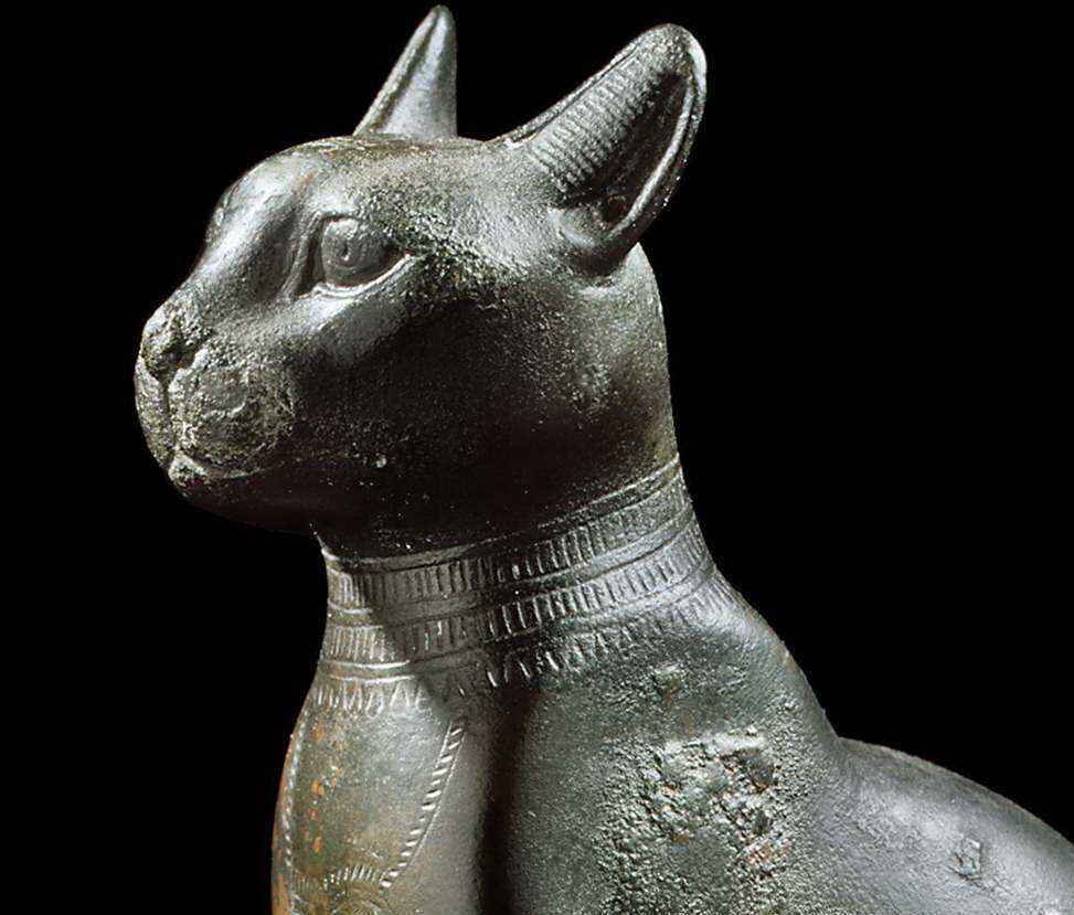 Баст санкт петербург. Статуя Баст. Богиня кошек Бастет. Богиня Баст в древнем Египте скульптура. Бастет богиня Египта статуя.