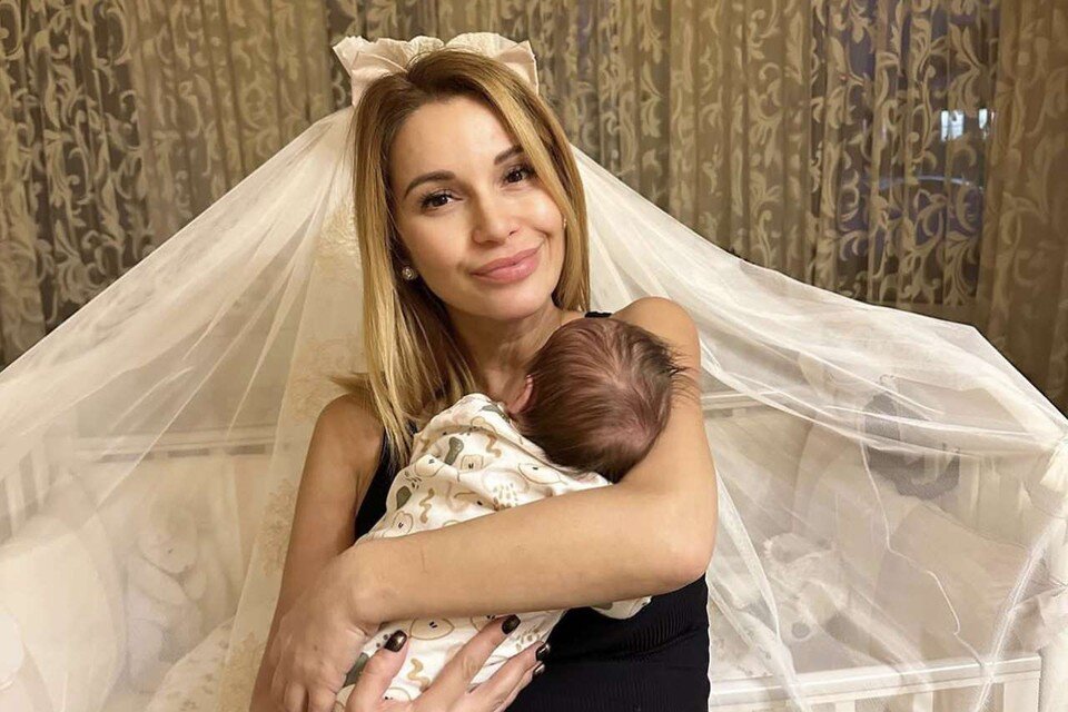     Ольга Орлова месяц назад родила дочку. Фото: соцсети.