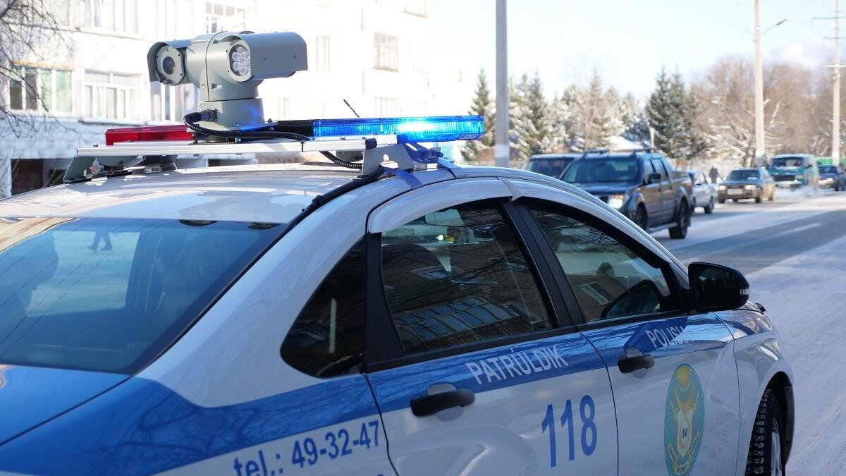    Автомобиль полиции стоит на обочине:ДП СКО