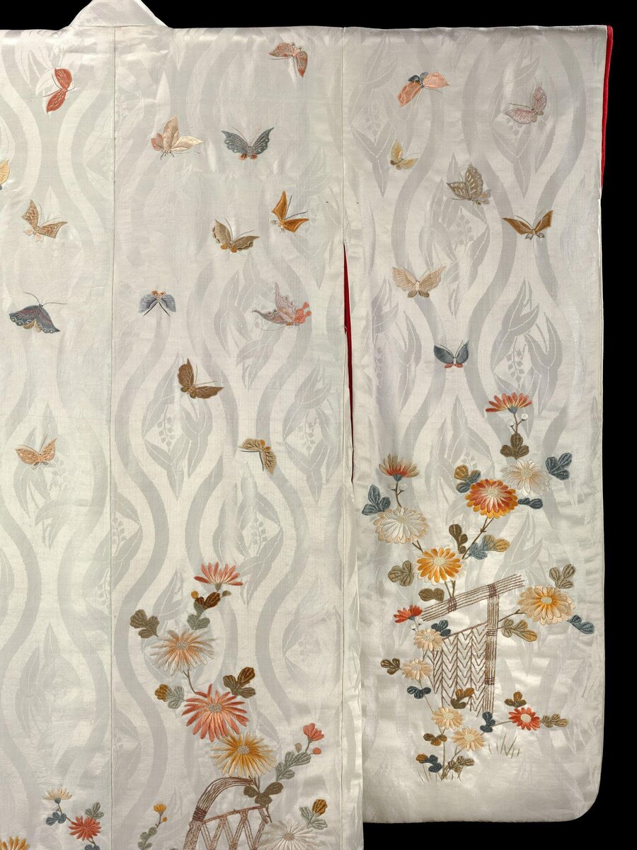 Outer kimono of figured satin silk embroidered with flowers and butterflies, Japan, 1800-1870. Victoria and Albert Museum
